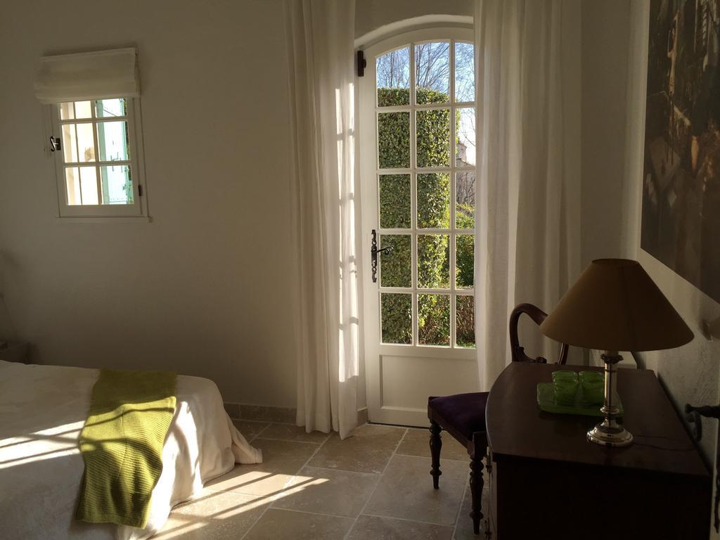 Le Mas Des Lauriers Bed and Breakfast Paradou Værelse billede
